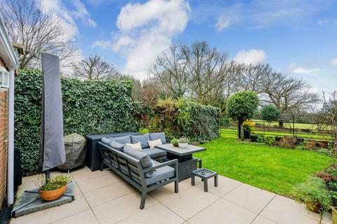19 Newbery Close, Caterham, CR3 6GD