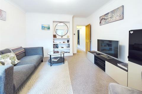 1 bedroom flat for sale, Molesey Road, Hersham, Walton-On-Thames