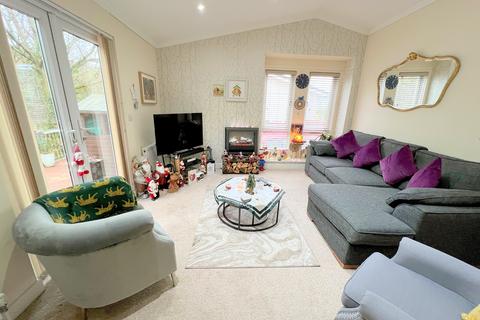 2 bedroom mobile home for sale, Woodlands Park, Stopples Lane, Hordle, Lymington, Hampshire. SO41 0AE