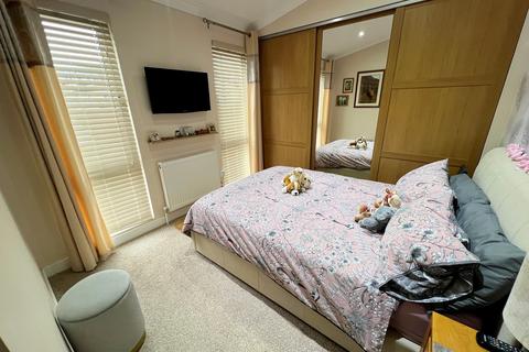 2 bedroom mobile home for sale, Woodlands Park, Stopples Lane, Hordle, Lymington, Hampshire. SO41 0AE