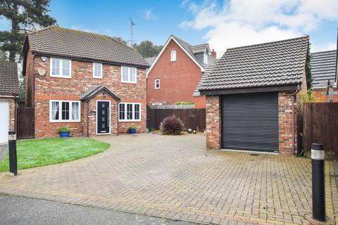 4 bedroom detached house for sale, Gill Close, Heybridge