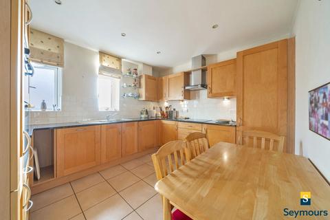 3 bedroom flat for sale, Horsham Road, Guildford GU5