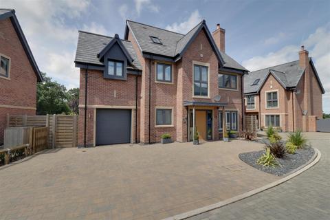 5 bedroom detached house for sale, Meadow View, Alsager