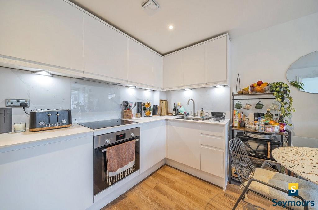 Fully Fitted Kitchen