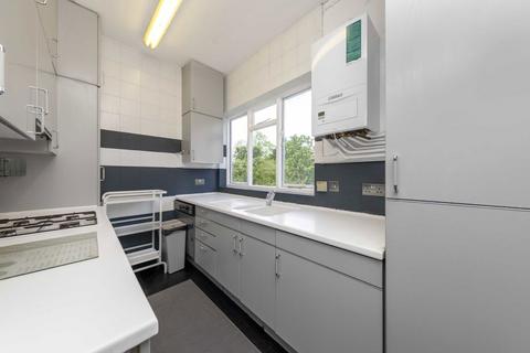 2 bedroom flat to rent, Freegrove Road, London N7