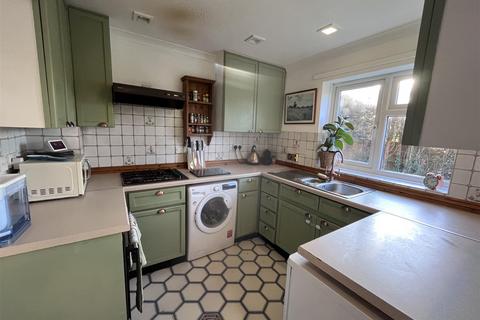 4 bedroom end of terrace house for sale, Henley Gardens, Hampshire PO15