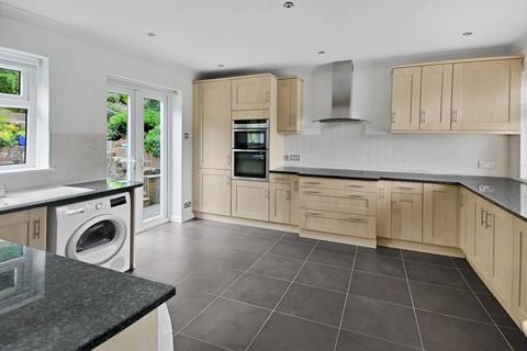 4 bedroom detached house for sale, Harvest Hill, East Grinstead, RH19