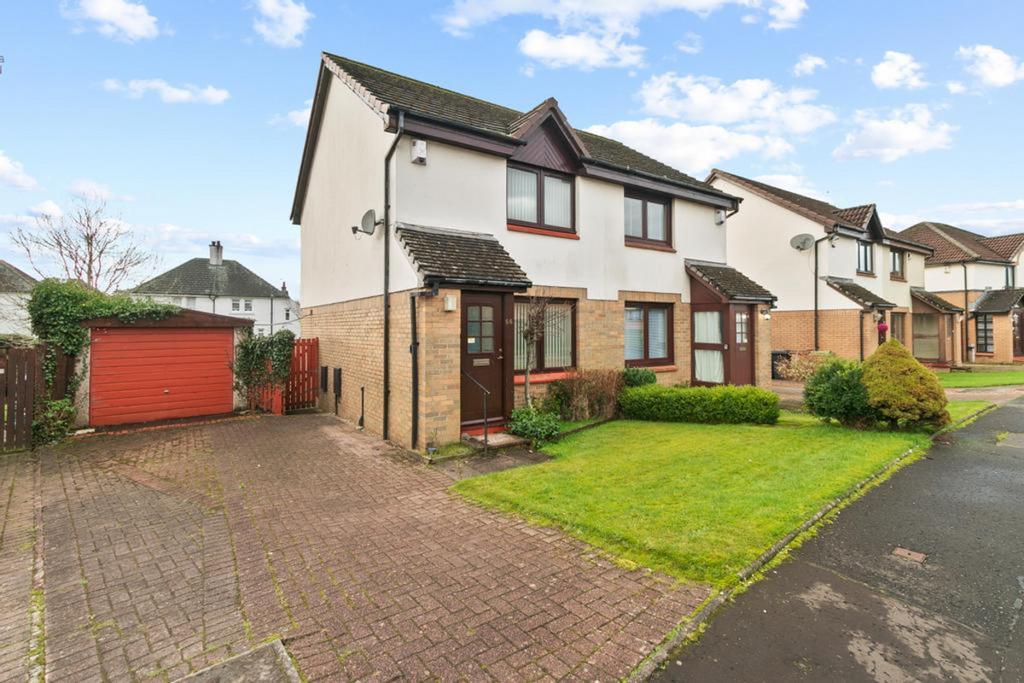 St Mary's Crescent, Barrhead, G78 2 bed semi-detached house - £140,000