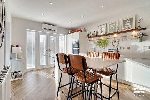9 Thompson Way, Streethay, Lichfield, WS13 8GD