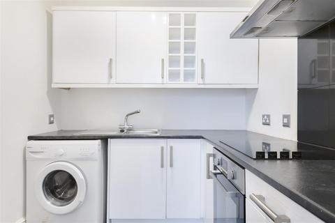 Studio to rent, Adelaide Road, Surbiton