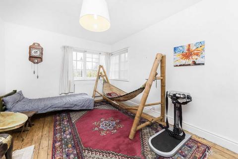 2 bedroom flat to rent, Springfield Avenue, London N10