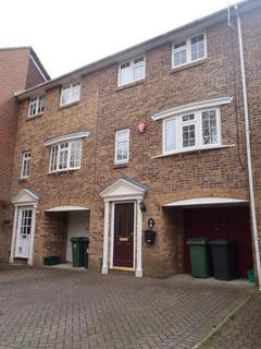 3 bedroom townhouse to rent, Longacre Rise, Chineham RG24