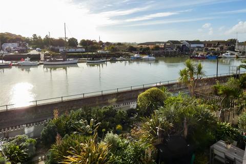 3 bedroom end of terrace house for sale, Mariners Quay, Littlehampton BN17