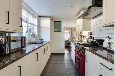 18 Bell Road, East Molesey, KT8 0SS