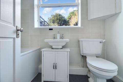 18 Bell Road, East Molesey, KT8 0SS