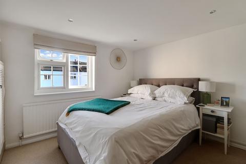 18 Bell Road, East Molesey, KT8 0SS