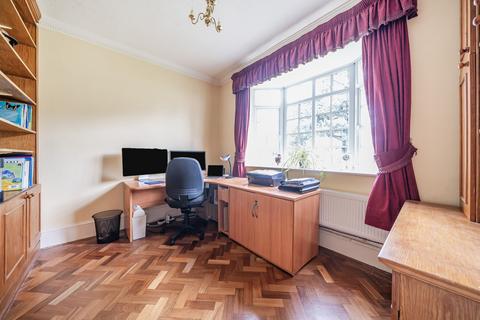 Leverton Broadwater Rise, Guildford, GU1 2LA