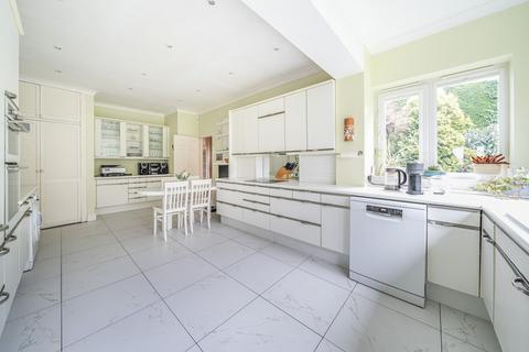Leverton Broadwater Rise, Guildford, GU1 2LA