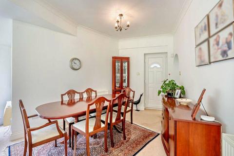 Leverton Broadwater Rise, Guildford, GU1 2LA