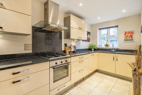 4 bedroom end of terrace house for sale, St. James Close, Epsom KT18