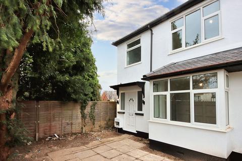 3 bedroom semi-detached house to rent, Hillside Crescent, Watford, WD19