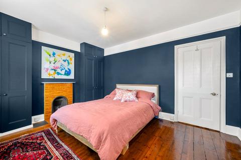 21 Springfield Lane, Weybridge, KT13 8AW