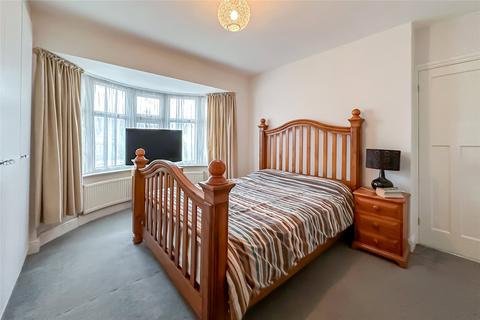 104 Alexander Road, London Colney, St Albans, AL2 1HU