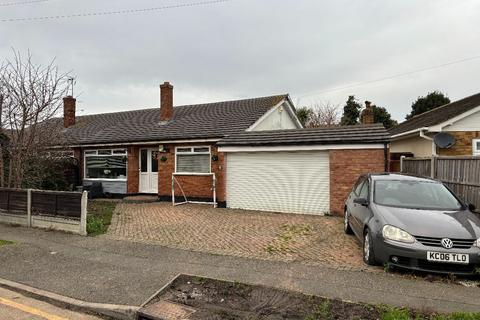 3 bedroom bungalow to rent, 53 Meadway