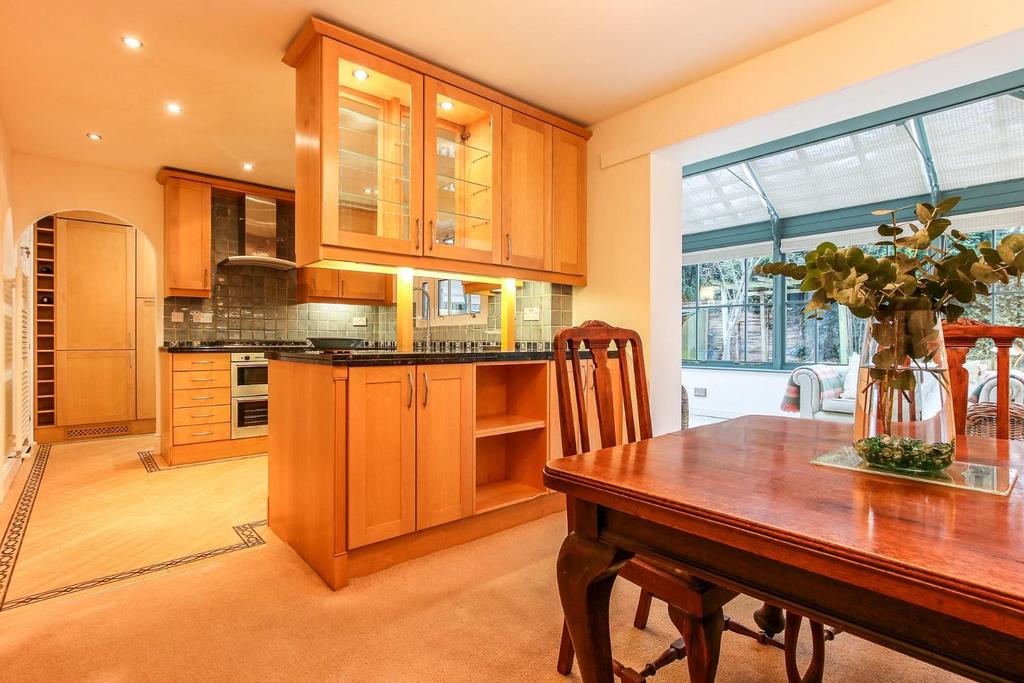 Kitchen dining room