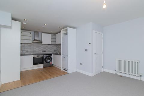 3 bedroom flat to rent, Harbour Street, Ramsgate, CT11