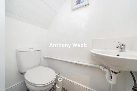 33 Radcliffe Road, London, N21 2SD