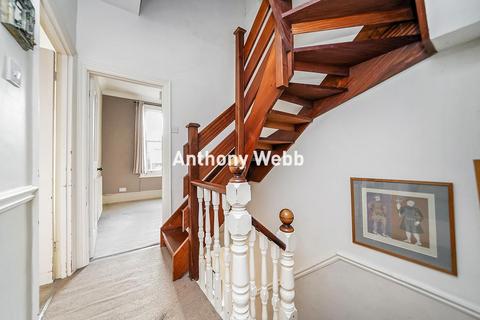 33 Radcliffe Road, London, N21 2SD