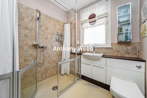 33 Radcliffe Road, London, N21 2SD