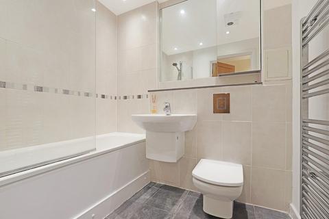 1 bedroom apartment for sale, Queen Mary Avenue, London E18