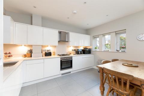 5 Mellor Close, Otley, LS21 2FB