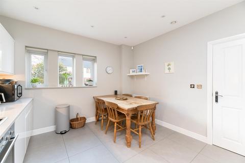 5 Mellor Close, Otley, LS21 2FB