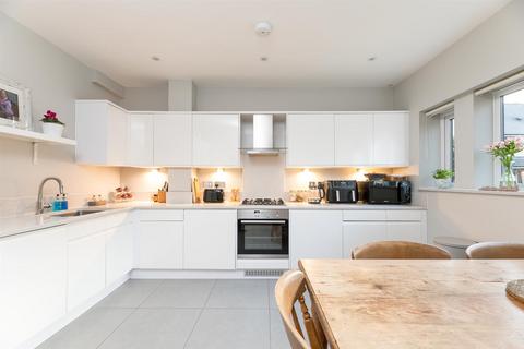 5 Mellor Close, Otley, LS21 2FB
