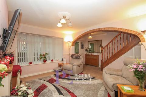 3 bedroom detached house for sale, Waterfall Way, Barwell LE9