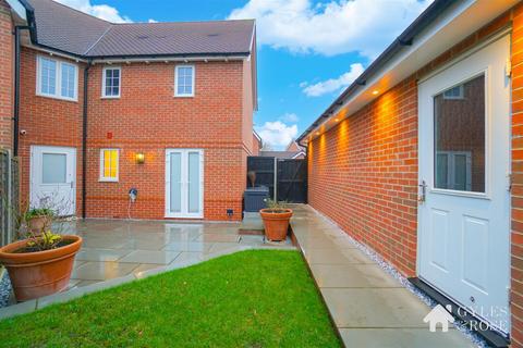 3 bedroom semi-detached house for sale, Lithgow Drive, Stanway