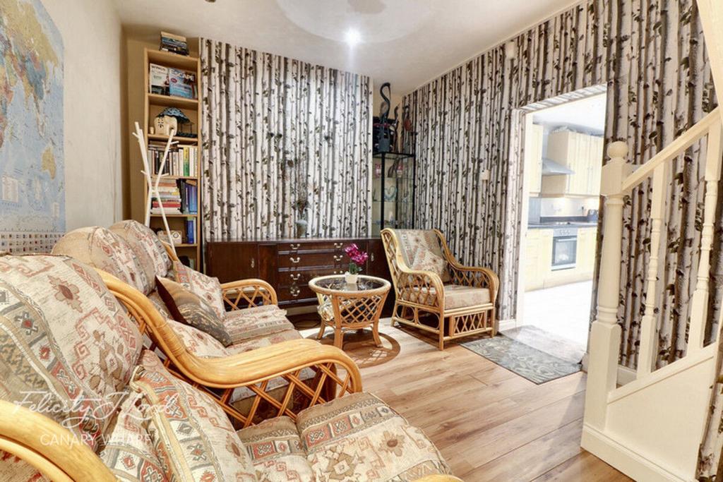 Cahir Street, LONDON 3 bed terraced house - £2,500 pcm (£577 pw)