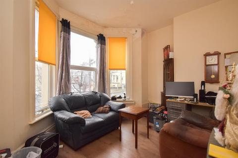 1 bedroom flat for sale, Cornwallis Terrace, Hastings