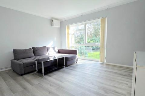 1 bedroom apartment for sale, Hogarth Court, Steeplands, Bushey