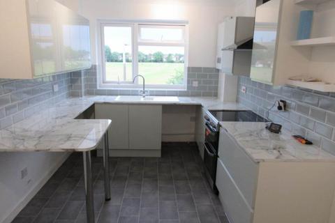 2 bedroom flat to rent, The Mulberrys, Southend On Sea