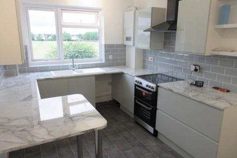 2 bedroom flat to rent, The Mulberrys, Southend On Sea