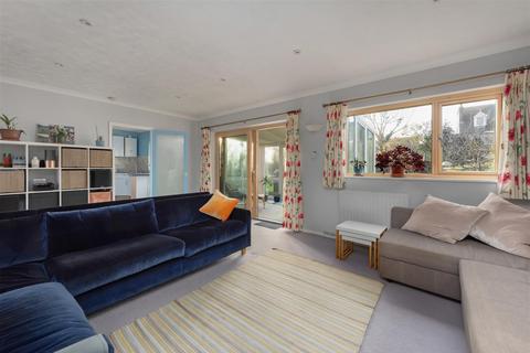 25 Pier Avenue, Whitstable, CT5 2HQ