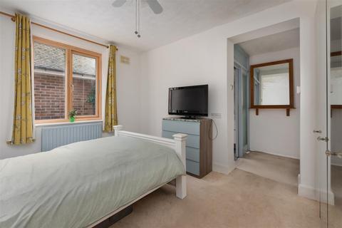25 Pier Avenue, Whitstable, CT5 2HQ