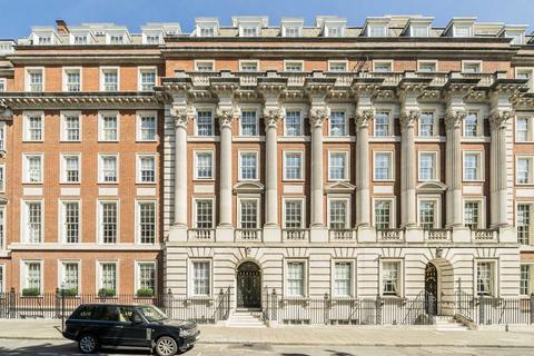 3 bedroom flat to rent, Grosvenor Square, London W1K