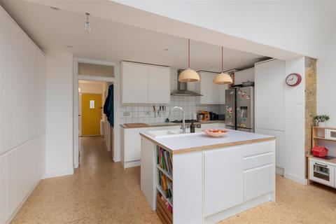 2 Oxford Close, Whitstable, CT5 1JT