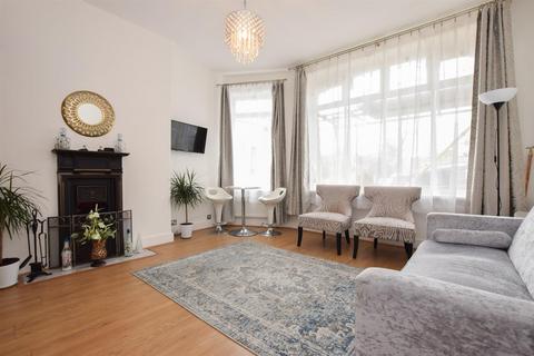 1 bedroom flat for sale, Boscobel Road, St. Leonards-On-Sea