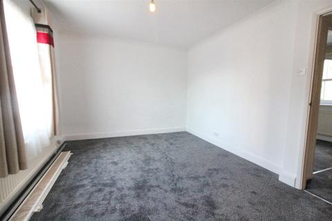 3 bedroom terraced house to rent, St. Marys Row, Aylesbury